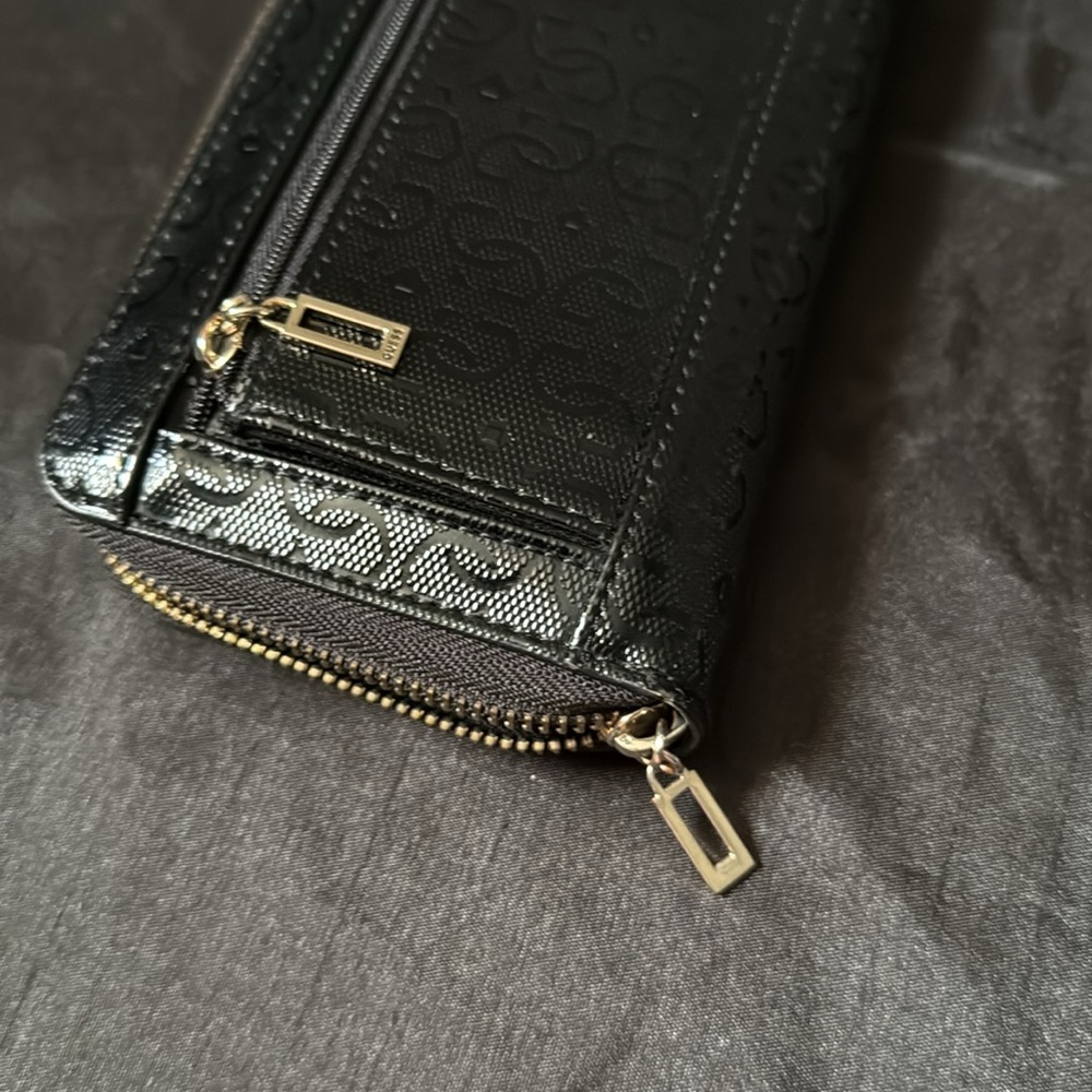 GUESS Wallet - Black preowned - Picture 11 of 17